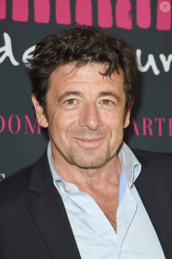 Patrick Bruel - L'association 12 de coeur (vignerons et négociants en vin français) remet un chèque de 800 000 euros aux Restos du Coeur, produit d'une vente aux enchères caritative de lots de vin à Hong Kong en mai dernier. Paris, le 16 octobre 2018. © Coadic Guirec / Bestimage