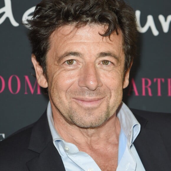 Patrick Bruel - L'association 12 de coeur (vignerons et négociants en vin français) remet un chèque de 800 000 euros aux Restos du Coeur, produit d'une vente aux enchères caritative de lots de vin à Hong Kong en mai dernier. Paris, le 16 octobre 2018. © Coadic Guirec / Bestimage