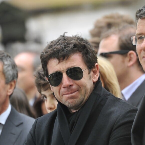 Jérome Cahuzac et Patrick Bruel - Obsèques de Guy Carcassonne au cimetière de Montmartre à Paris. Le 3 juin 2013.