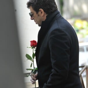 Patrick Bruel - Obsèques de Guy Carcassonne au cimetière de Montmartre à Paris. Le 3 juin 2013.