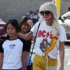 Laeticia Hallyday a déjeuné chez "In And Out Burger" avec ses filles Jade et Joy, son amie Hortense d'Estève et ses filles Romy et Nina avant d'aller les déposer à l'aéroport LAX de Los Angeles. Le 2 novembre 2019.
