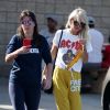 Laeticia Hallyday à Los Angeles le 2 novembre 2019. Elle a déjeuné chez "In And Out Burger" avec ses filles Jade et Joy, son amie Hortense d'Estève et ses filles Romy et Nina avant d'aller les déposer à l'aéroport LAX de Los Angeles.