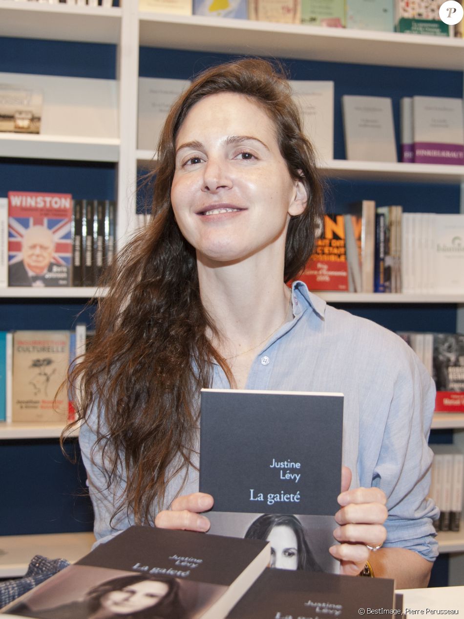 Justine Levy pour La gaieté présent au 33ème Salon du Livre au Parc des
