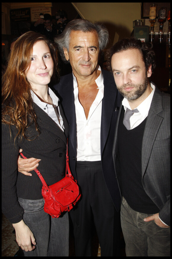 Bernard Henry-Levy, sa fille Justine Levy et Patrick Mill au Café de Flore pour le 20ème anniversaire de "La règle du jeu" à Paris le 30 novembre 2011.