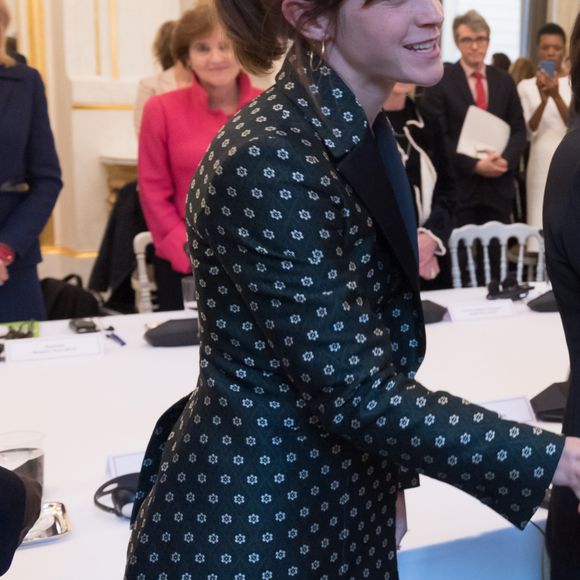 L'actrice britannique Emma Watson et le président de la République française Emmanuel Macron lors de la première réunion du conseil consultatif pour l'égalité entre les femmes et les hommes au Palais de l'Elysée, à Paris, en France, le 19 février 2019. © Jacques Witt/Pool/Bestimage