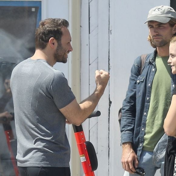 Exclusif - Emma Watson est allée dîner avec un mystérieux inconnu dans le restaurant Double Zero à Los Angeles. Le 28 août 2019.