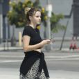 Exclusif - Emma Watson est allée dîner avec un mystérieux inconnu dans le restaurant Double Zero à Los Angeles. Le 28 août 2019.