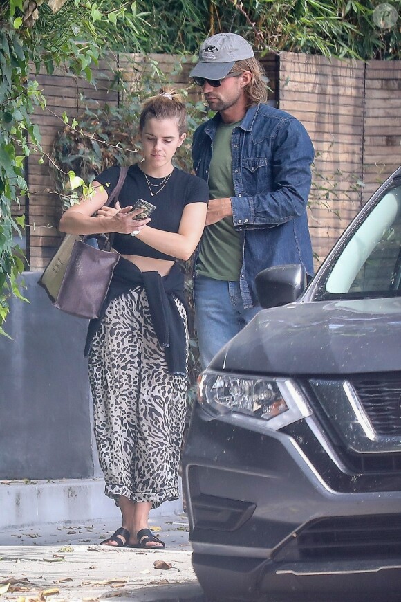 Exclusif - Emma Watson est allée dîner avec un mystérieux inconnu dans le restaurant Double Zero à Los Angeles. Le 28 août 2019.