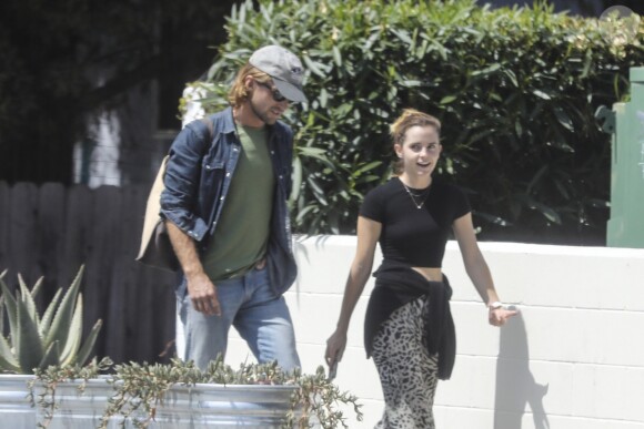 Exclusif - Emma Watson est allée dîner avec un mystérieux inconnu dans le restaurant Double Zero à Los Angeles. Le 28 août 2019.