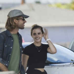 Exclusif - Emma Watson est allée dîner avec un mystérieux inconnu dans le restaurant Double Zero à Los Angeles. Le 28 août 2019.