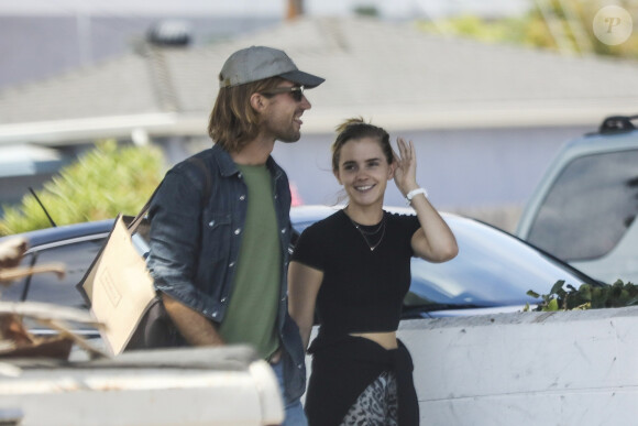 Exclusif - Emma Watson est allée dîner avec un mystérieux inconnu dans le restaurant Double Zero à Los Angeles. Le 28 août 2019.