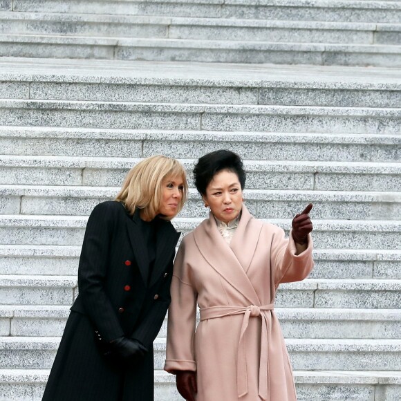 Brigitte Macron et Peng Liyuan-Jinping - Le président de la République populaire de Chine, XI Jinping et sa femme Peng Liyuan accueillent le président de la république française Emmanuel Macron et sa femme la Première Dame Brigitte Macron au Grand Palais du Peuple à Pékin en Chine le 6 novembre 2019. © Dominique Jacovides/Bestimage