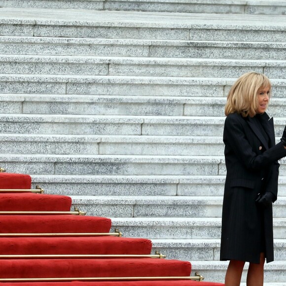 Brigitte Macron et Peng Liyuan-Jinping - Le président de la République populaire de Chine, XI Jinping et sa femme Peng Liyuan accueillent le président de la république française Emmanuel Macron et sa femme la Première Dame Brigitte Macron au Grand Palais du Peuple à Pékin en Chine le 6 novembre 2019. © Dominique Jacovides/Bestimage