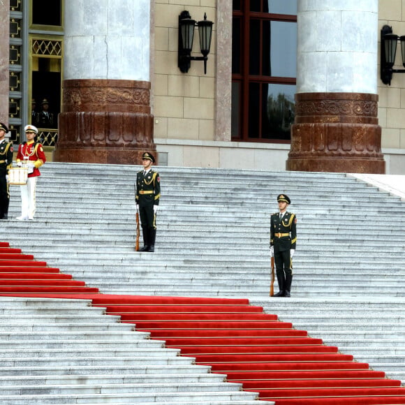 Brigitte Macron et Peng Liyuan-Jinping - Le président de la République populaire de Chine, XI Jinping et sa femme Peng Liyuan accueillent le président de la république française Emmanuel Macron et sa femme la Première Dame Brigitte Macron au Grand Palais du Peuple à Pékin en Chine le 6 novembre 2019. © Dominique Jacovides/Bestimage