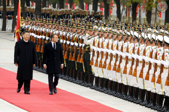 Emmanuel Macron et XI Jinping - Le président de la République populaire de Chine, XI Jinping et sa femme Peng Liyuan accueillent le président de la république française Emmanuel Macron et sa femme la Première Dame Brigitte Macron au Grand Palais du Peuple à Pékin en Chine le 6 novembre 2019. © Dominique Jacovides/Bestimage
