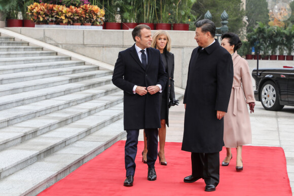 XI Jinping et sa femme Peng Liyuan, Emmanuel Macron et sa femme Brigitte Macron - Le président de la République populaire de Chine, XI Jinping et sa femme Peng Liyuan accueillent le président de la république française Emmanuel Macron et sa femme la Première Dame Brigitte Macron au Grand Palais du Peuple à Pékin en Chine le 6 novembre 2019. © Ludovic Marin/Pool/Bestimage
