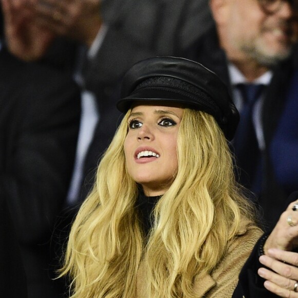 Pascal Obispo et sa femme Julie Hantson dans les tribunes lors du match retour de Champion's League PSG - Bruges (1-0) au Parc des Princes. Paris, le 6 novembre 2019.