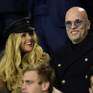 Pascal Obispo et sa femme Julie Hantson ont assisté au match retour de Champion's League PSG - Bruges (1-0) au Parc des Princes. Paris, le 6 novembre 2019.