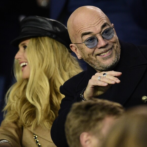 Pascal Obispo et sa femme Julie Hantson au Parc des Princes pour suivre le match retour de Champion's League "PSG - Bruges (1-0)" au Parc des Princes. Paris, le 6 novembre 2019.