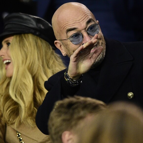 Pascal Obispo et sa femme Julie Hantson dans les tribunes lors du match retour de Champion's League "PSG - Bruges (1-0)" au Parc des Princes. Paris, le 6 novembre 2019.