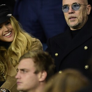 Pascal Obispo et sa femme Julie Hantson dans les tribunes lors du match retour de Champion's League "PSG - Bruges (1-0)" au Parc des Princes. Paris, le 6 novembre 2019.