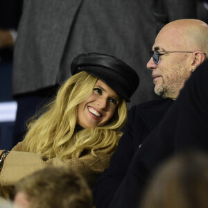 Pascal Obispo et sa femme Julie Hantson dans les tribunes lors du match retour de Champion's League "PSG - Bruges (1-0)" au Parc des Princes. Paris, le 6 novembre 2019.