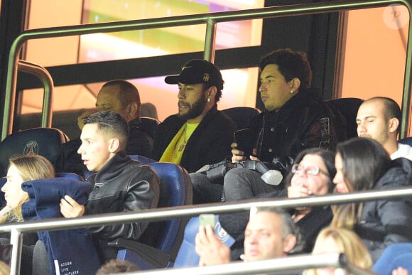Neymar Jr. dans les tribunes lors du match retour de Champion's League "PSG - Bruges (1-0)" au Parc des Princes.