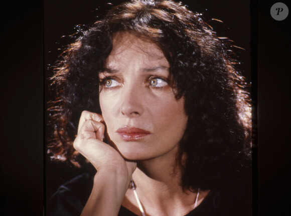 Archives - Marie Laforêt, portrait en 1983.