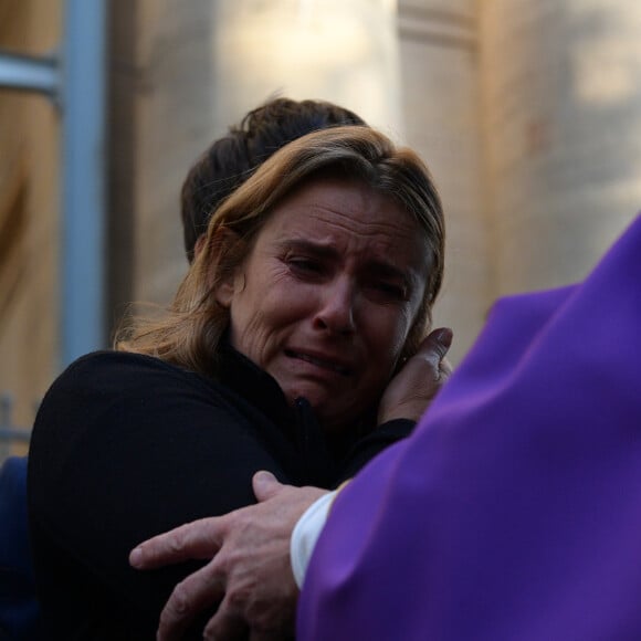 Lisa Azuelos (Fille de la défunte) - Sorties des obsèques de Marie Laforêt en l'église Saint-Eustache à Paris. Le 7 novembre 2019.