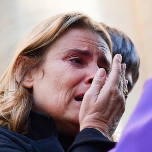 Lisa Azuelos (Fille de la défunte) - Sorties des obsèques de Marie Laforêt en l'église Saint-Eustache à Paris. Le 7 novembre 2019.