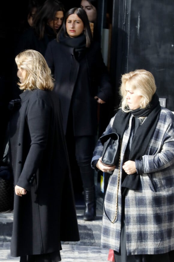 Lisa Azuelos et Debora Delorme Kahn-Sriber (Les filles de la défunte) - Arrivées aux obsèques de Marie Laforêt en l'église Saint-Eustache à Paris. Le 7 novembre 2019.