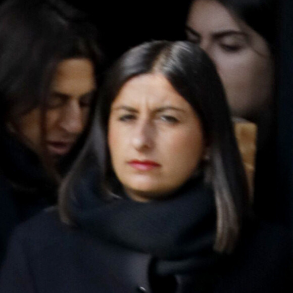 Lisa Azuelos et Debora Delorme Kahn-Sriber (Les filles de la défunte) - Arrivées aux obsèques de Marie Laforêt en l'église Saint-Eustache à Paris. Le 7 novembre 2019.