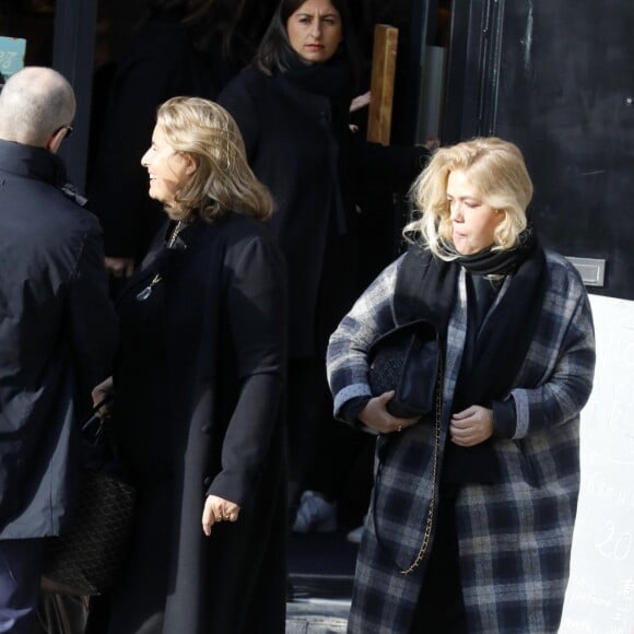 Jean-Mehdi Azuelos, Lisa Azuelos et Debora Delorme Kahn-Sriber (Les enfants de la défunte) - Arrivées aux obsèques de Marie Laforêt en l'église Saint-Eustache à Paris. Le 7 novembre 2019.