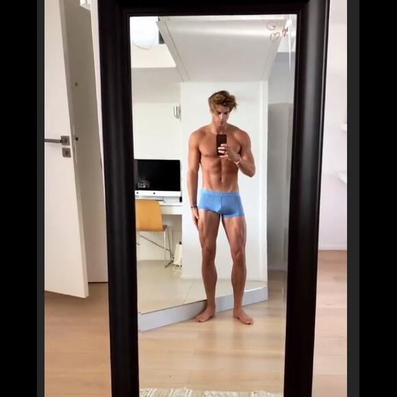 Giovanni Bonamy en caleçon sur Instagram, le 13 octobre 2019.