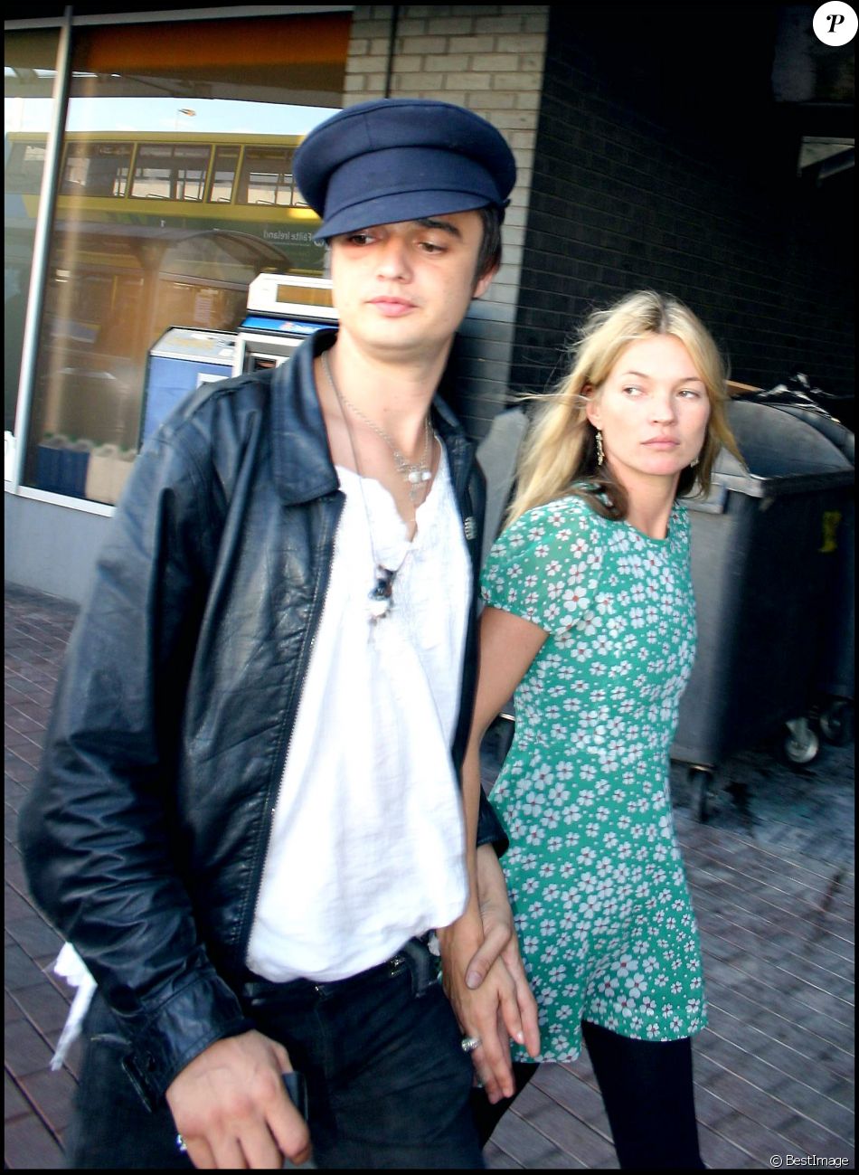 Kate Moss Et Pete Doherty à Laéroport De Dublin Le 25 Septembre 2006