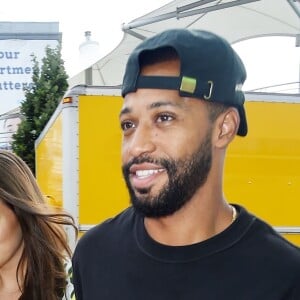 Ashley Graham (enceinte) et son mari Justin Ervin arrivent au défilé Prêt à porter Serena Williams Printemps/Eté 2020 lors de la Fashion Week de New York City le 10 septembre 2019.