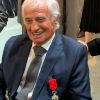 Jean-Paul Belmondo a reçu les insignes de grand officier de la Légion d'honneur le 8 novembre 2019 à l'Elysée.