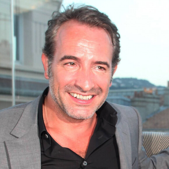 Exclusif  - Jean Dujardin, Jean-Paul Belmondo - Soirée de Gala caritative au profit de l'association "Des Cantines Scolaires pour les Enfants du Sahel" à Cannes au Five Seas Hotel, le 31 mai 2014.