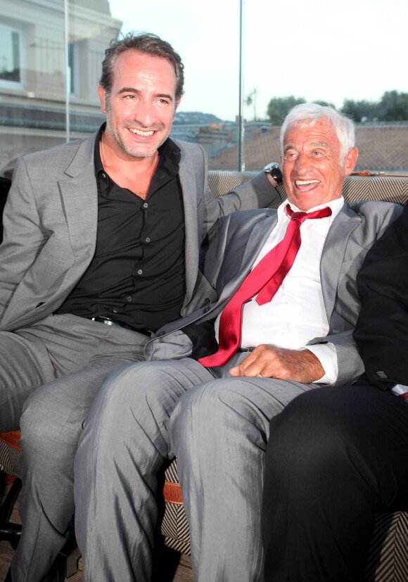 Exclusif  - Jean Dujardin, Jean-Paul Belmondo - Soirée de Gala caritative au profit de l'association "Des Cantines Scolaires pour les Enfants du Sahel" à Cannes au Five Seas Hotel, le 31 mai 2014.