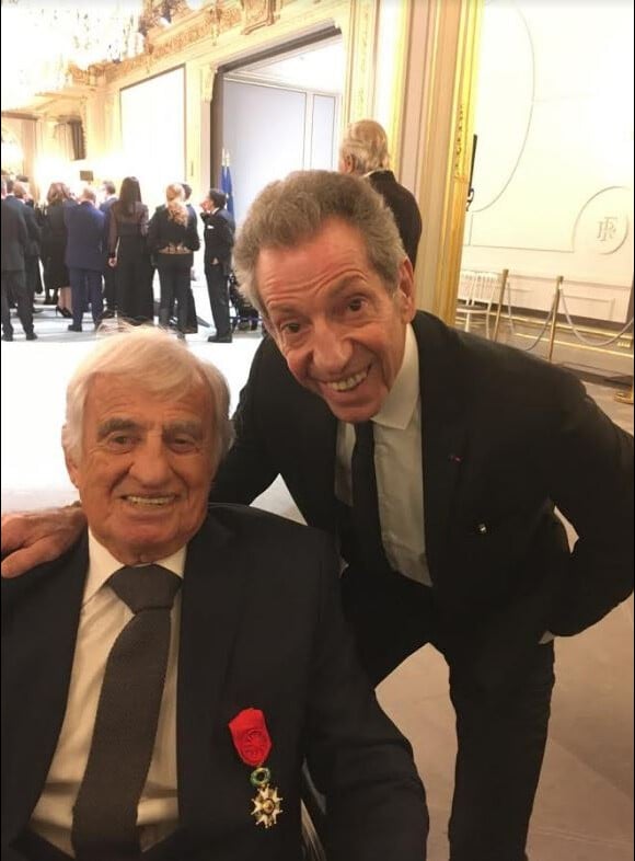 Jean-Paul Belmondo avec Michel Creton à l'Elysée le 8 novembre 2019. L'acteur a reçu les insignes de grand officier de la Légion d'honneur.