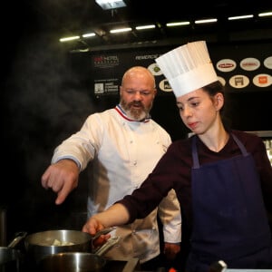 Exclusif - Le chef Philippe Etchebest fait le tour du salon "Exp'Hotel" à Bordeaux le 20 novembre 2017. © Patrick Bernard/ Bestimage