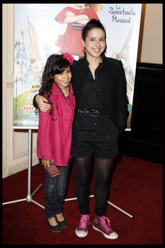 Nadia Roz et sa fille Yasmine à la générale de "Lili Lampion" au théâtre de Paris, le 6 novembre 2011. 