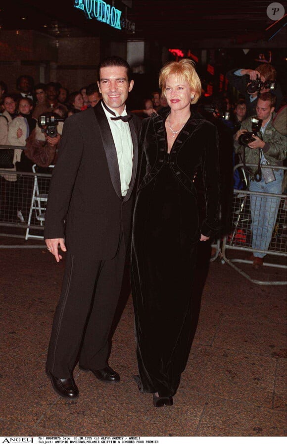 Melanie Griffith et Antonio Banderas à Londres pour la première de "Haunted" le 26 octobre 1995