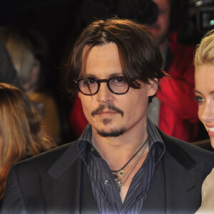 Amber Heard et Johnny Depp à l'Odeon Kensington à Londres le 3 novembre 2011.