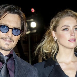 Johnny Depp et sa fiancée Amber Heard - Avant-première du film "Charlie Mortdecai" à Londres, le 19 janvier 2015.