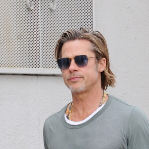 Exclusif - Brad Pitt à la sortie d'un immeuble à Los Angeles, le 16 octobre 2019