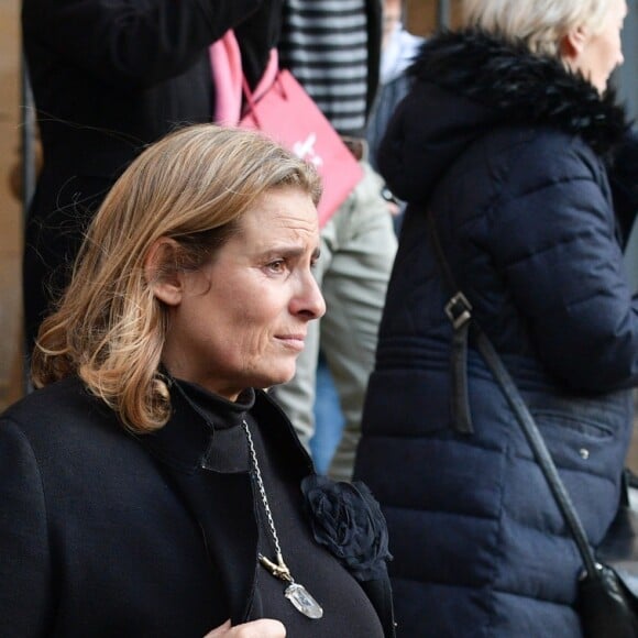 Lisa Azuelos (Fille de la défunte) - Sorties des obsèques de Marie Laforêt en l'église Saint-Eustache à Paris. Le 7 novembre 2019.