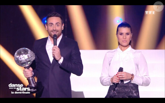 Karine Ferri et Camille Combal dans l'émission "Danse avec les stars 10". TF1. Le 16 novembre 2019.