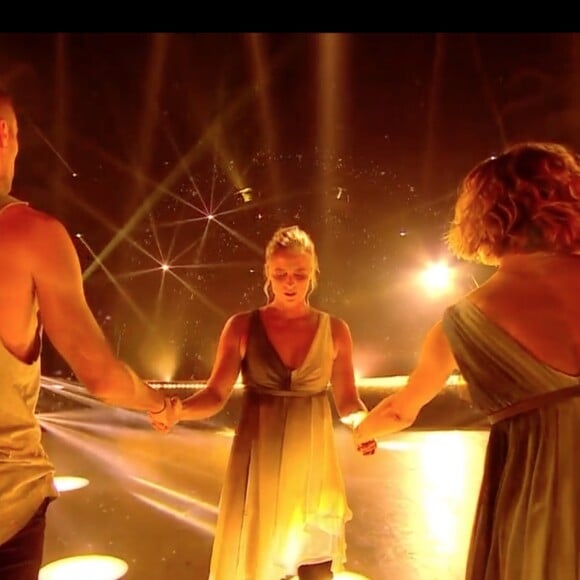 Fauve Hautot, Sami El Gueddari et Pauline dans l'émission "Danse avec les stars 10". TF1. Le 16 novembre 2019.