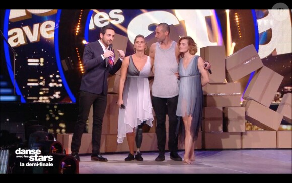 Camille Combal, Fauve Hautot, Sami El Gueddari et Pauline dans l'émission "Danse avec les stars 10". TF1. Le 16 novembre 2019.